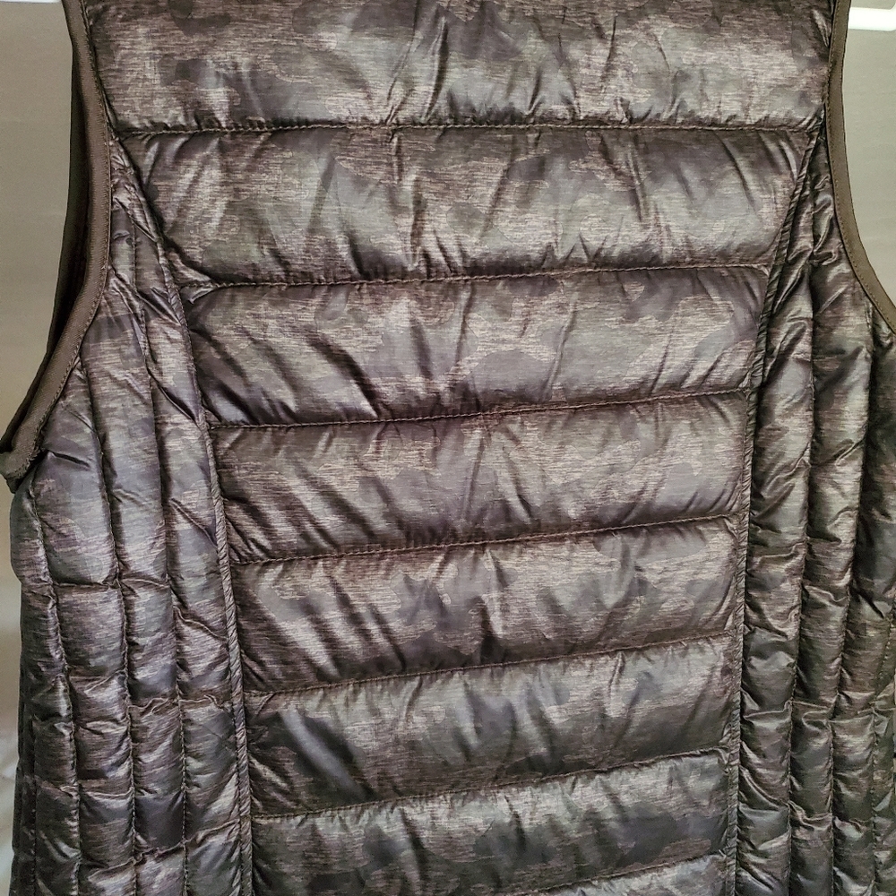 32 Degrees Vest - Picture 4 of 6